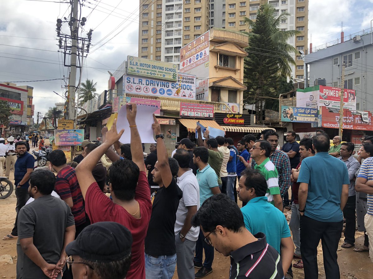 NammaBengaluroo's tweet photo. @BangaloreMirror @BBMPCOMM @BBMP_MAYOR #hormavuProtest #jayanthinagar @WeAreBangalore @WFRising @hrbr_raising @helpgnrgarden @BBMP_MAYOR @BBMPCOMM @CA4Blr @srinualavilli @tarauk
hundreds of residents of Hormavu & surrounding areas hv assembled at #jayanthinagar to register their voice
Please do join if you around 🙏 https://t.co/mrXhY8LWEM