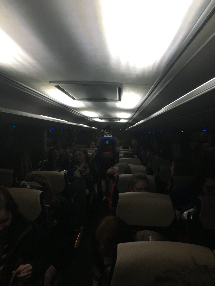 FluffyDragonWSJ's tweet photo. Everyone up and ready to go! Not much sleep happened yet🤪 next stop Heathrow🛩🛩🇺🇸🇺🇸🇺🇸🇺🇸#WSJ2019 #countryroads #itstooearlyforthis https://t.co/ChNR020arT