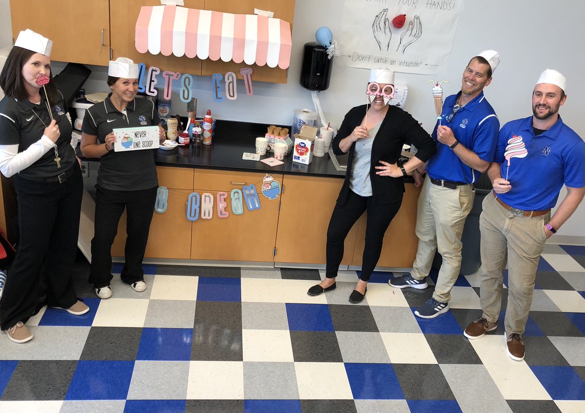 UNGATP's tweet photo. The day started with some giant mallow team building and ended with ice cream...what more can you ask for? Oh, a little bit of student orientating and some emergency sim with campus safety and EMS? Yes, please. #MSATstudentorientation #preparetobeprepared #funfulleslearning https://t.co/sUoRFiZQ74