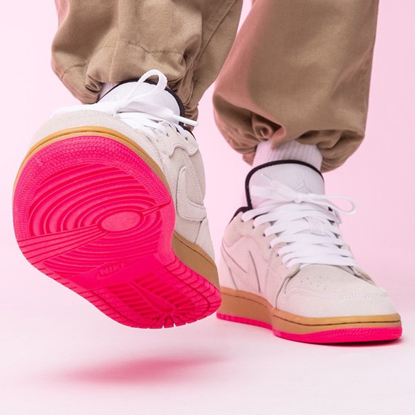 air jordan 1 low white gum hyper pink