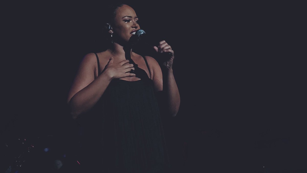 reneeisto's tweet image. .@ellevarner literally poured out everything she had on that stage and was living her best life. AND put on a whole mini set in the encore! so blessed to have been a part of this moment ♥️✨

#ellevation

more pics + vids: instagram.com/p/B0H1dFiH6hK/…