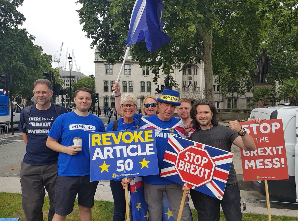 BremainInSpain's tweet photo. @Suewilson91 @mikegalsworthy @snb19692 @ElspethElspeth & other #Bremainers
In Parliament Square waiting for the blimp to be inflated in front of the press.
#NoToBoris #YestoEurope https://t.co/zJTgAZbTbR