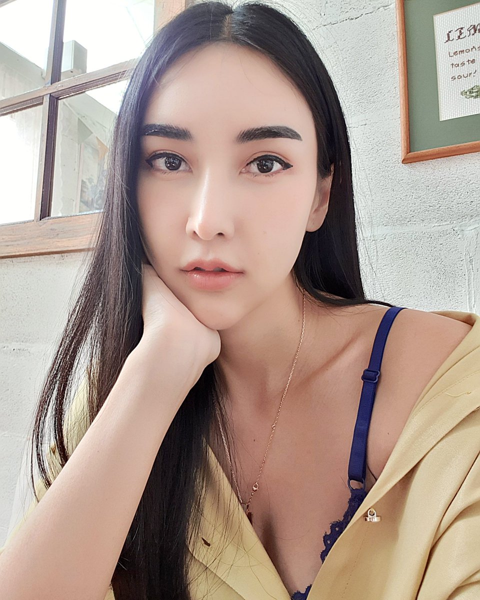 หน้าคมๆ...นมก็ทำ😂😂