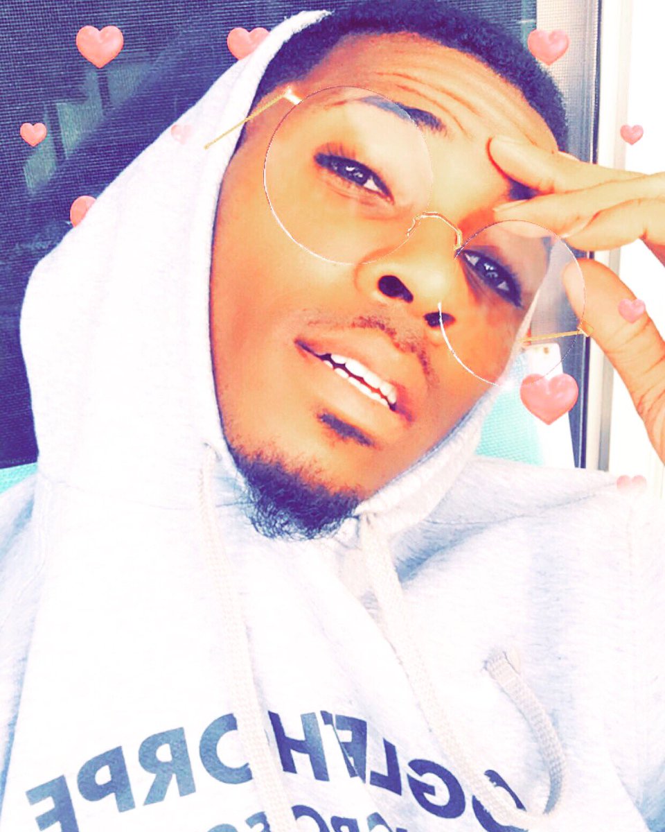 KingKidShawn's tweet photo. Go follow my Instagram : Drizzyjulio 👈🏽👈🏽👣👣 https://t.co/GmrAJIvewi