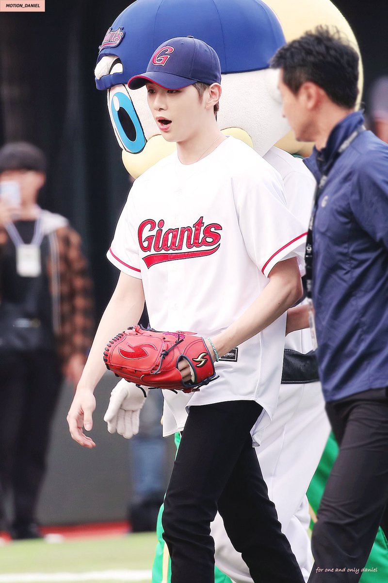 kang daniel pics tweet media