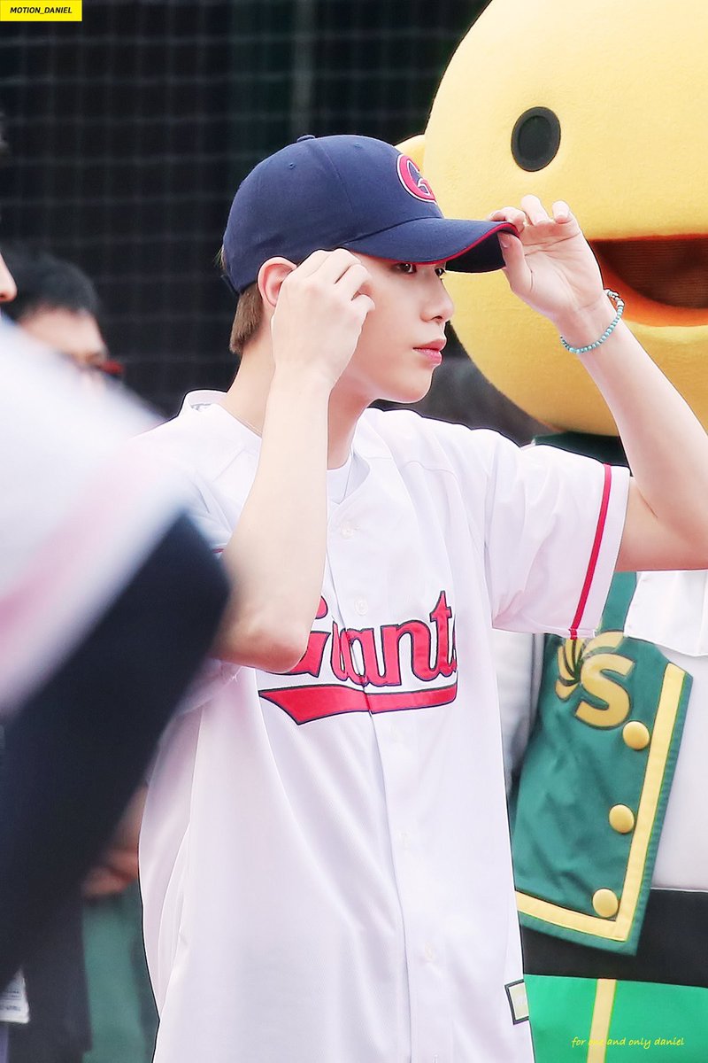 kang daniel pics tweet media