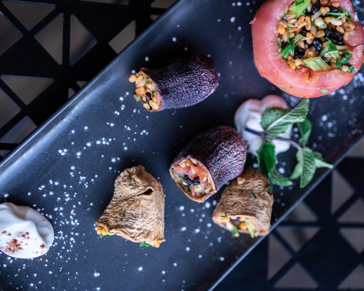 thehattusa's tweet photo. Get stuffed with a combo of hand filled sundried aubergines, courgettes fresh tomato dolmas
.
#crowbrough #tunbridgewells #sevenoaks #kentfood #westsussexfood #saturdaymood #weekendvibes #lovecocktails #cocktails #nightlife #saturdaydrinks #saturdayvibes #fruitycocktail https://t.co/cZz5688285