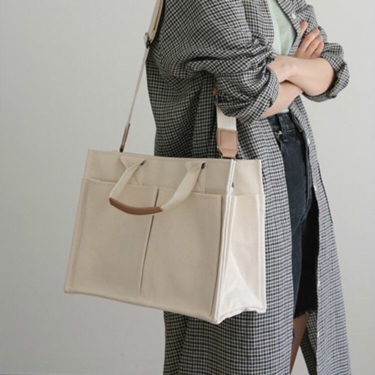 FanyiShop's tweet photo. snap bag ✈ 
เป็น #กระเป๋าสะพายข้าง ราคา 390บาท #ส่งฟรีลทบ #พร้อมส่ง
minimal style สะพายไปเรียน หรือทำงาน เหมาะสำหรับคนของเย๊อะะ 😆
#fanyishop https://t.co/nifw9LPx6H
