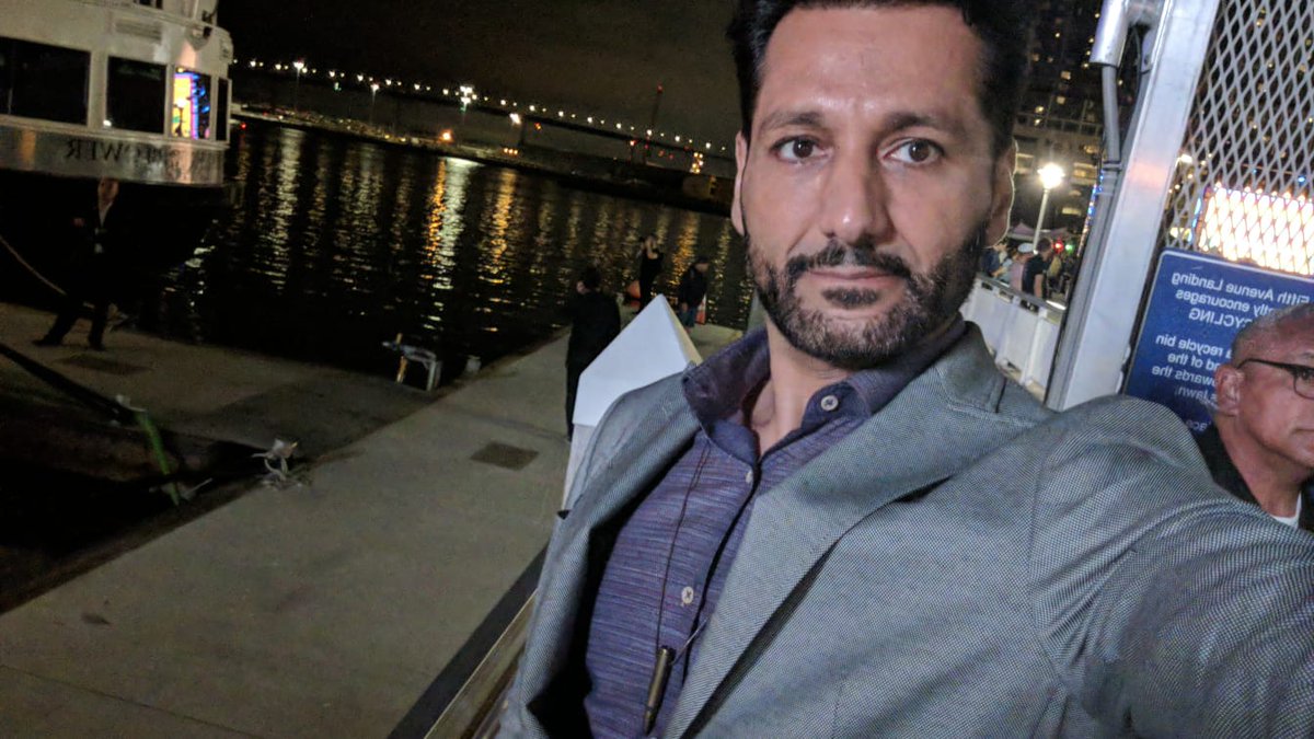 Casanvar's tweet photo. My favorite things about #SDCC

The parties are such an important time in San Diego.

Outside of meeting fans, I meet artists from projects I was a fan of &amp; get to meet my favorite celebs and colleagues who I respect

The IMDb party is the heart &amp; soul of the industry gatherings https://t.co/NPQDj4gPcx