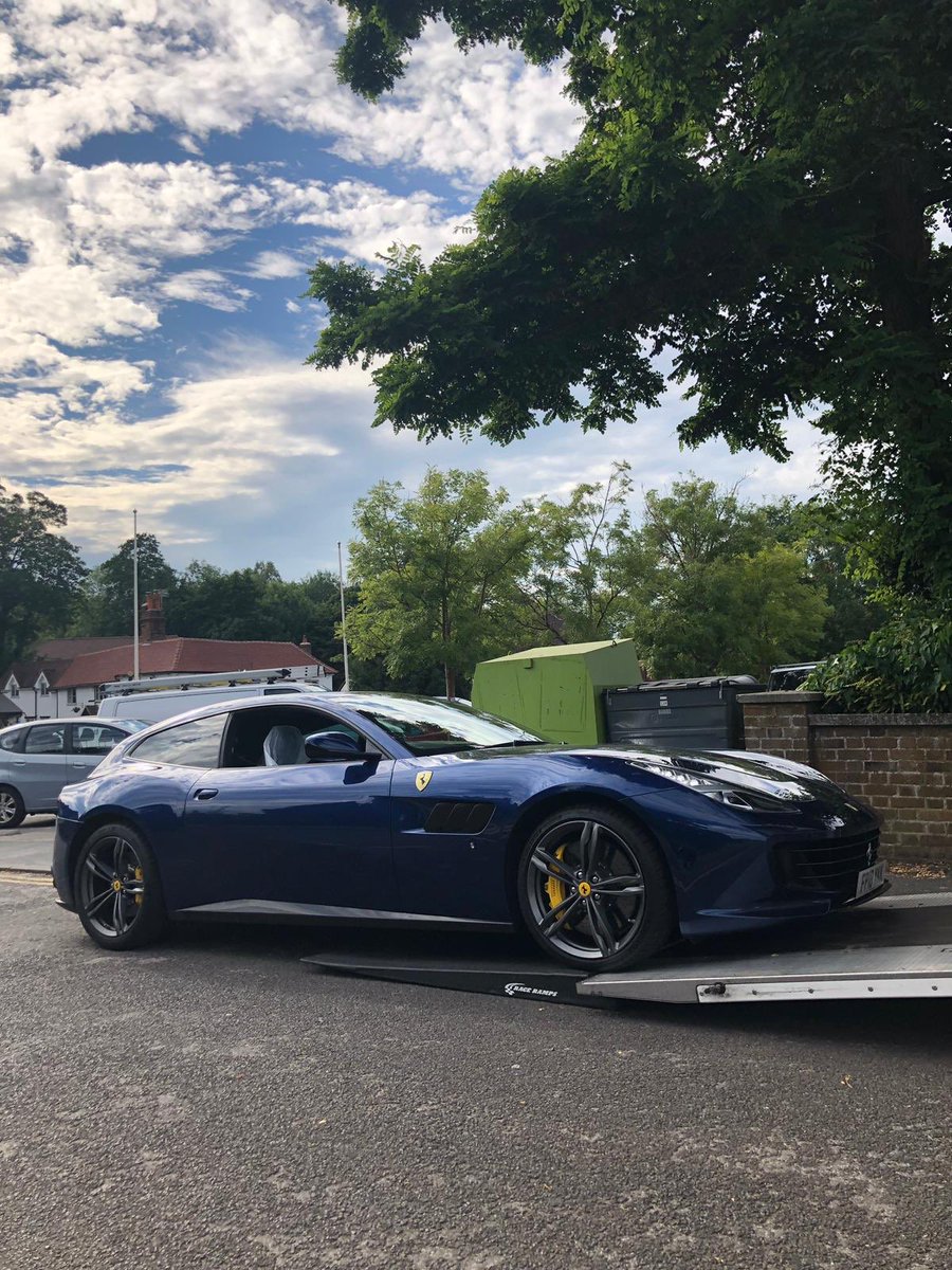 flat6logistics's tweet image. Wonderful Ferrari GT4 Lusso safely transported from Manchester recently 👌 #ferrari #ferrarigt4lusso #prancinghorse #ferraritransport #f40