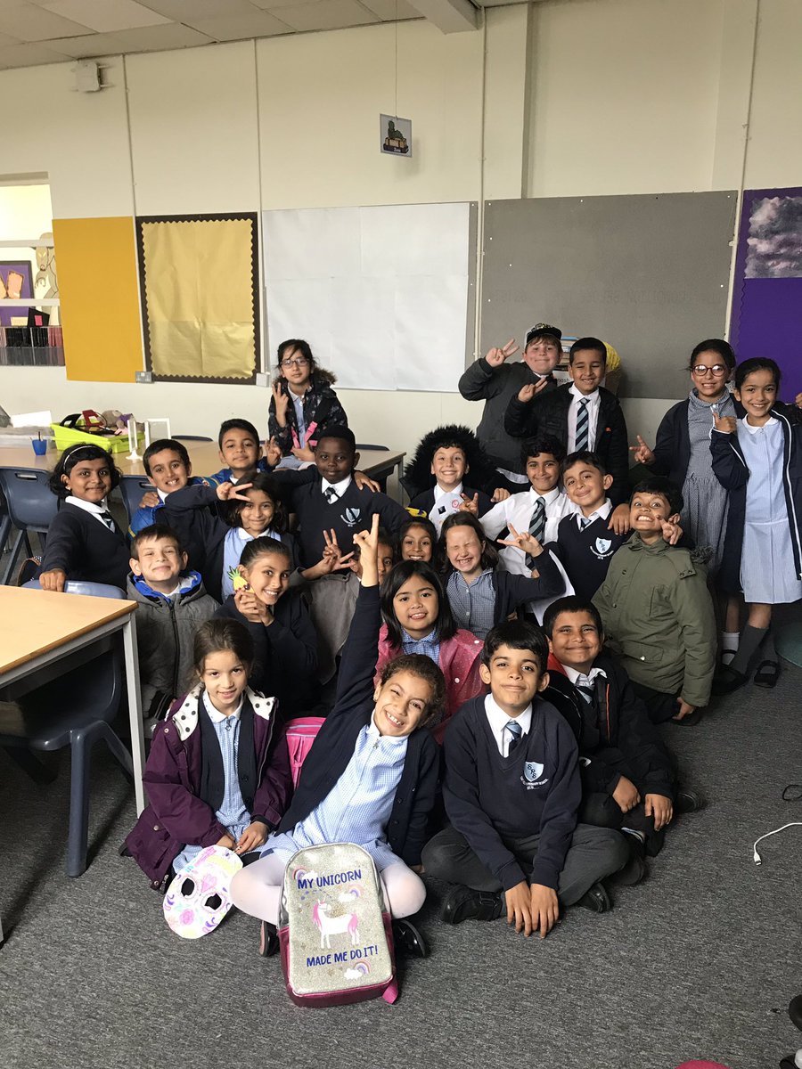 SmithdownPrimY3's tweet photo. IT’S A WRAP! How I’ve adored teaching this enthusiastic bunch this year... so lucky I get to keep them as a Y4 teacher!! Even though we’re having a little mix up we will always be the 3BC (best class) of 2019! Have a fantastic summer all our lovely families💙 https://t.co/cxydyXkPby