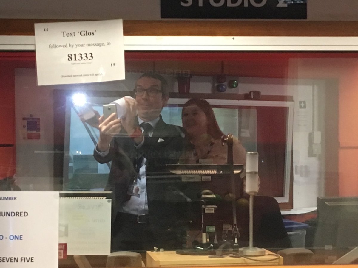 I love the team on Saturday mornings ! Such fun!! Producer Paddy ⁦@DanniHunt⁩ attempting to do the #moonselfie #MoonLanding50