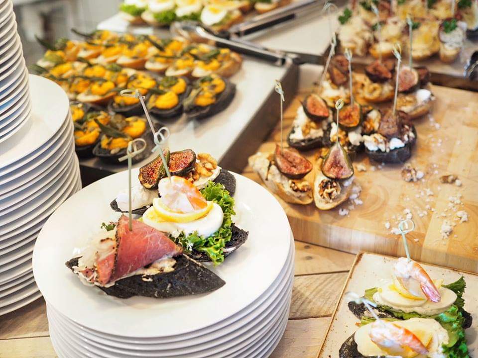 alandpeteevents's tweet photo. Did someone say food? Coming to the festival in September is a pop up kitchen from the excellent @thehutongcafe. We're absolutely delighted that one of our favourite Plymouth venues will be coming to look after you all, we can't recommend them highly enough! https://t.co/0lFWSbgxZ8