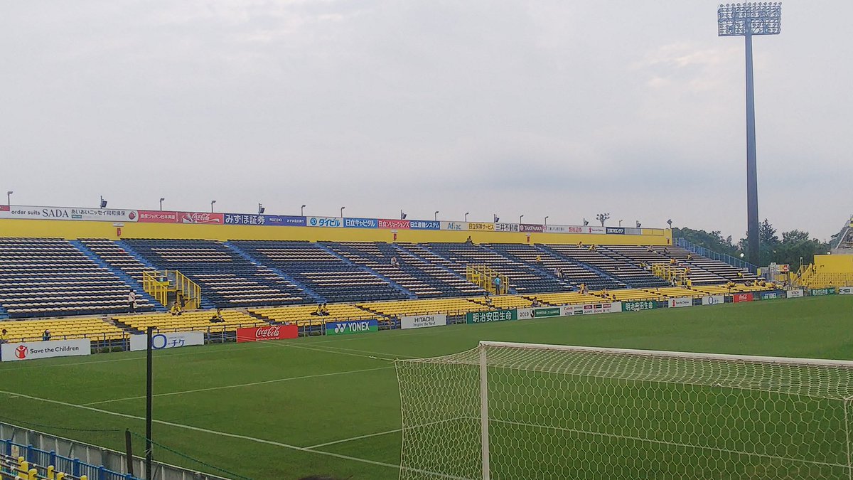 ジキジュ 柏レイソル ツエーゲン金沢 三協フロンテア柏スタジアム ３年前に当時j1だった柏 甲府の試合を見に来て以来 ２度目の日立台 あの時は ツエーゲンもこんなスタジアムで試合出来たらいいなーと思ってたけど実現した 本当にここはピッチが近い