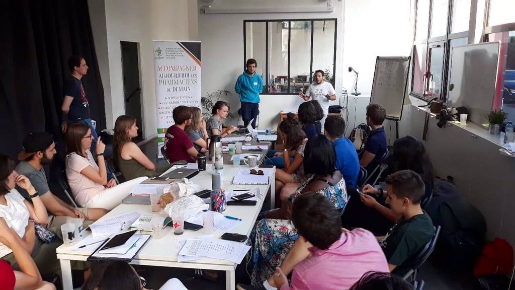 Pharma_ANEPF's tweet photo. Début du Week-end de Formation Cadre des membres du Bureau national de l’@Pharma_ANEPF dans les locaux de @La_FAGE.

Au programme : interaction avec le réseau, retours d’expérience et prise de parole 🗣

Merci aux formateurs ! https://t.co/x8w7KjmUTB