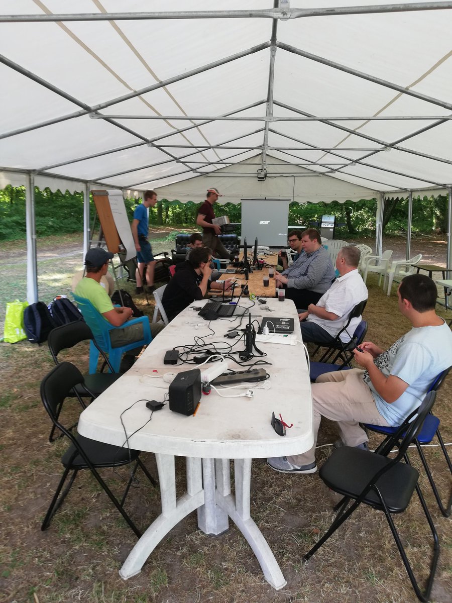 BCRLiveStream's tweet photo. Radio Chatter! 📻 #F4EED // #radiohermitage ça commence à monter en puissance #radioamateur #Maker #DIY https://t.co/GIVmp5ymo2 #BravoCharlieRadio
 https://t.co/gmIfWPd37c