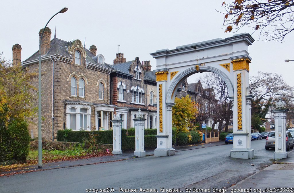 Picture of the Day from #KingstonUponHull – Cast-iron triumphal arch, Pearson Avenue, 1863 – geograph.org.uk/photo/3766782 by Bernard Sharp #Hull #cities #potd #joinus