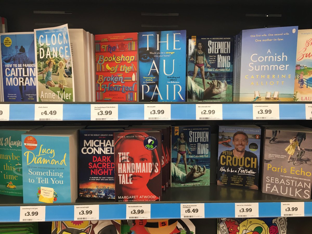 Fantastic collaboration between ⁦@studio_of_ideas⁩ and ⁦@EBeswetherick⁩ for #TheAuPair here to create a high-impact blue that stands out on the shelf this much, even when surrounded by lots of other blue covers. Unputdownable novel and #greatdesign