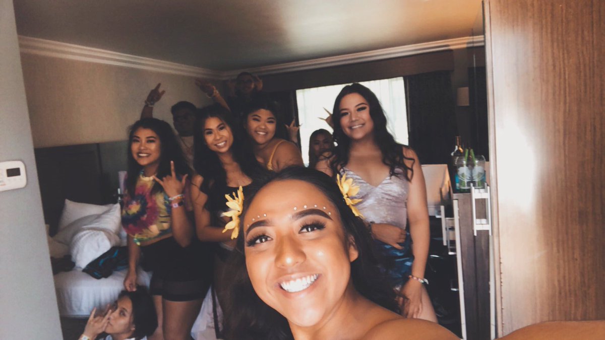 jeshicccaa's tweet photo. all my friends were happy, that's all i wanted 🥰 #audio2019 https://t.co/yRyVqXMgmc