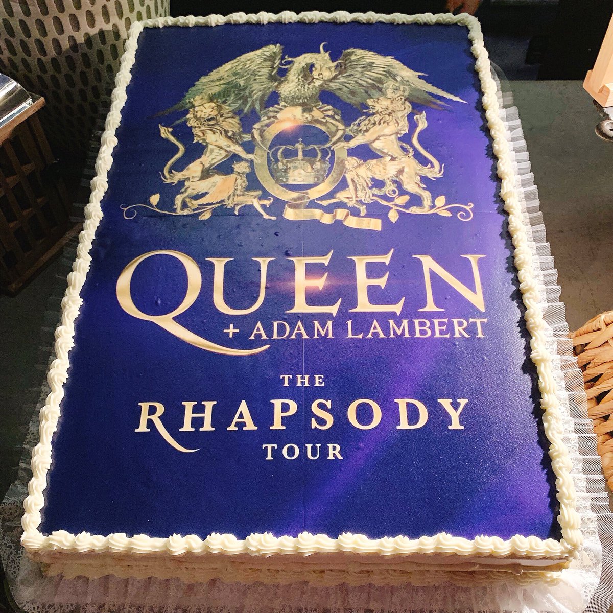thekiaforum's tweet photo. Don’t stop me now, I’m having another slice! 🎶🍰 #QueenForum #ForumCake @QueenWillRock @DrBrianMay @adamlambert @OfficialRMT https://t.co/elOTvyc1FJ