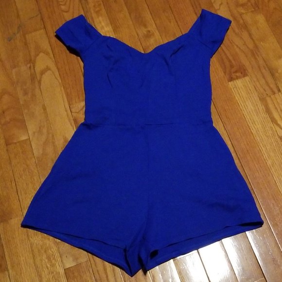 lucytigerposha's tweet photo. So good I had to share! Check out all the items I'm loving on @Poshmarkapp #poshmark #fashion #style #shopmycloset #lucylove #charlotterusse #manoloblahnik: https://t.co/aQCUioqOkc https://t.co/gEjtqLwNQq