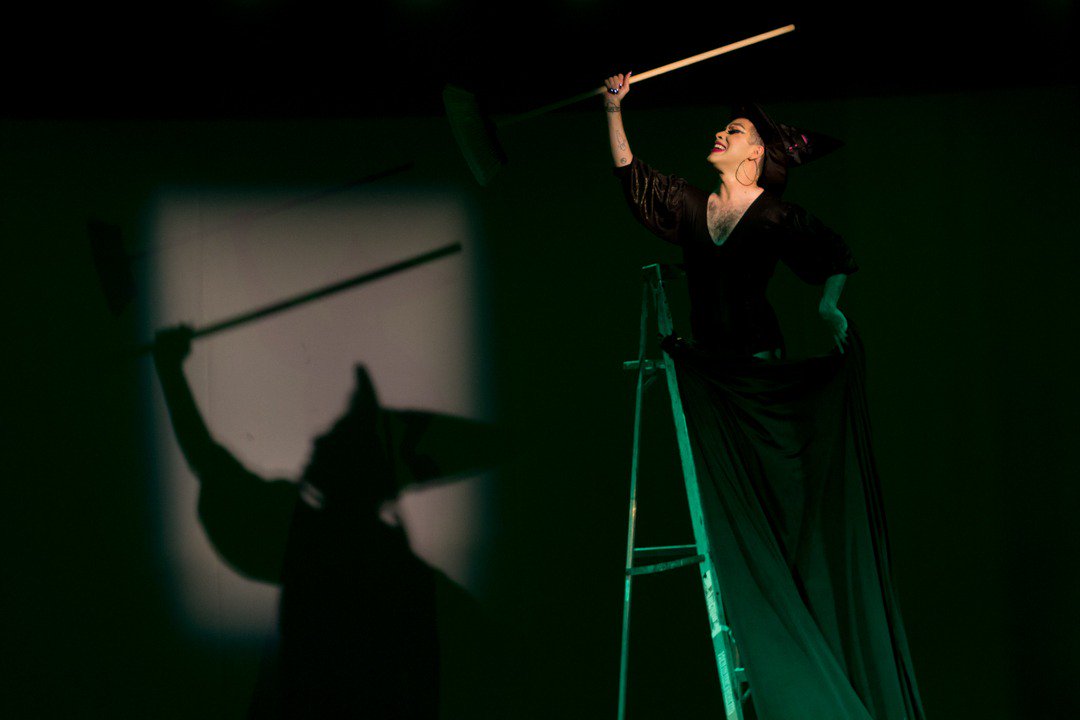 PerspectivaEsc's tweet photo. ¡Asombroso! Hubo de todo en The Shakespearean Tour / Mariano Ruiz, muchas mujeres inolvidables en la persona de Mariano Ruíz que colmaron el escenario del Teatro Vivian Blumenthal.
Mañana tenemos cita con El Son de la Marchanta / Colonche Cabaret. ¡Vengan! https://t.co/qOTqh9CcWl
