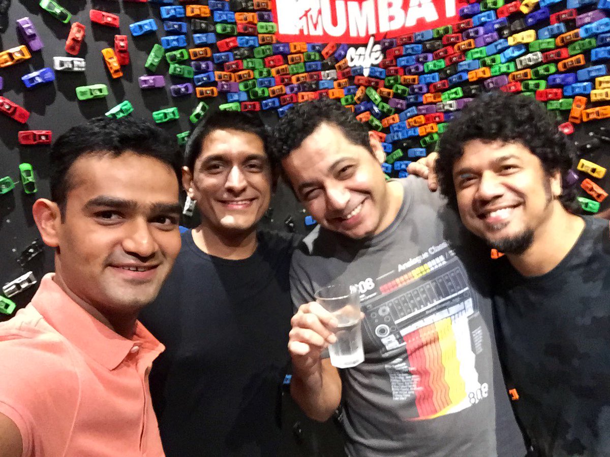blitzkreigm's tweet photo. Life’s good when there’s a new @MidivalPunditz to look forward to. @GrainMusic @tapan_raj_ #RoothaYaar https://t.co/hkxaf56Hsh