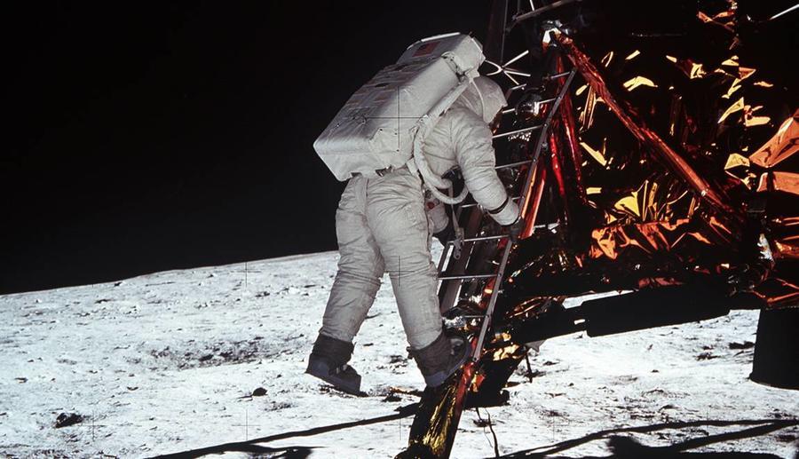 Limportant_fr's tweet photo. Mission Apollo 11 : les traits d'humour des astronautes sur la lune https://t.co/kfliNlOlqT @Richard_Dujon https://t.co/agzSBodeKF