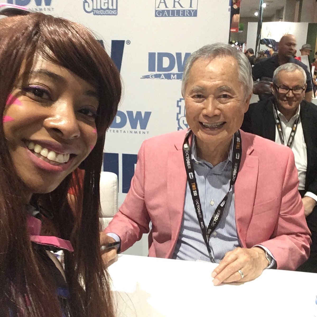 UltraBijou's tweet photo. Aaaaaah!!!! OMGeeeee!!! 😍😍😍 I almost missed my chance to meet the legend @GeorgeTakei! SO grateful I got  the opportunity! #georgetakei #theycalledusenemy #comiccon2019 #heissocool!!!! #ohmyyyy https://t.co/vfmfGs127I