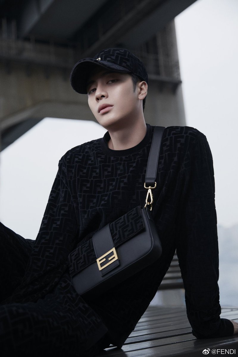fendi men baguette