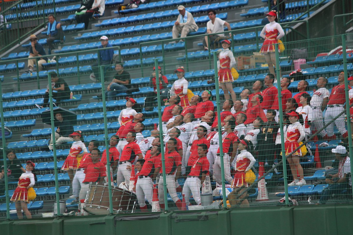 temu89love's tweet photo. 2019.7.20
第101回全国高等学校野球選手権愛知大会 4回戦 豊橋球場
②名城大附属2-6豊川(7回終了)
名城000 002 0
豊川113 000 1
7裏豊川 4番松山 ライトポールをまく、ソロHRで追加点 https://t.co/NuFAmXpCiU