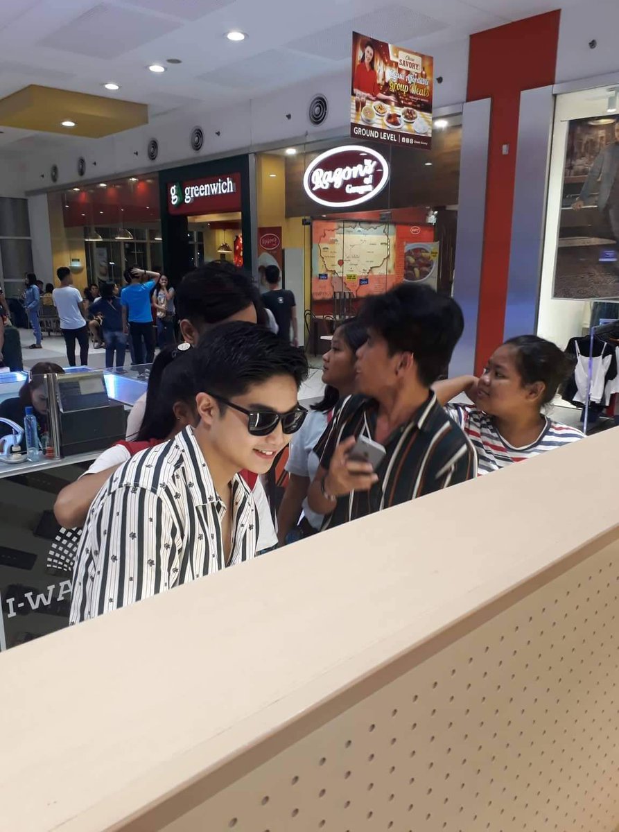 ShoichiRisers's tweet photo. Pili daw muna siya ng shade hahaha

#SHOICHIGoesToBATANGAS https://t.co/jkBAinLBTY