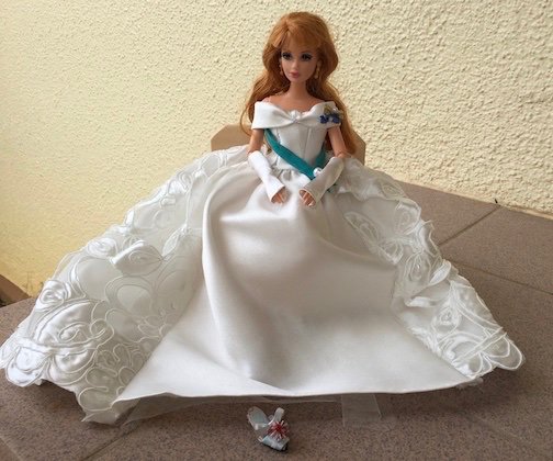 BlucoMiniature's tweet photo. The Anne's #miniaturedress of the movie #RomanHoliday ".  #Dollhouse https://t.co/MEQ0OT5elt