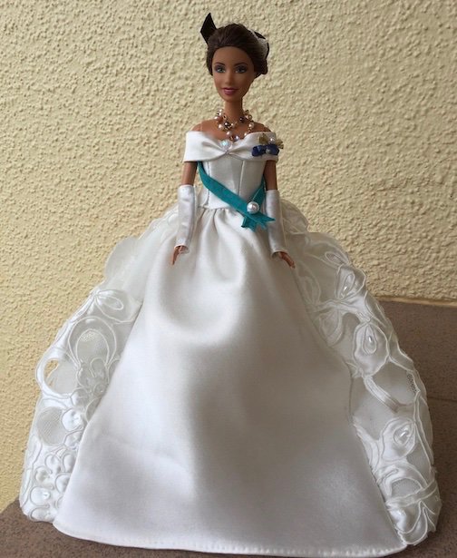 BlucoMiniature's tweet photo. The Anne's #miniaturedress of the movie #RomanHoliday ".  #Dollhouse https://t.co/MEQ0OT5elt
