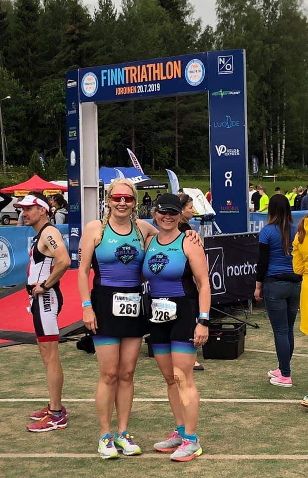 TriBellesAUH's tweet photo. International racing continues this weekend with two of our girls showing off the #prettiestkitintown at the @Finntriathlon along way from home in Finland! #tribellesontour #womenfortri #raceforthesauna #finnishhawaii #finntriathlon #imdoingitforme #livforward https://t.co/10dgGtFirV