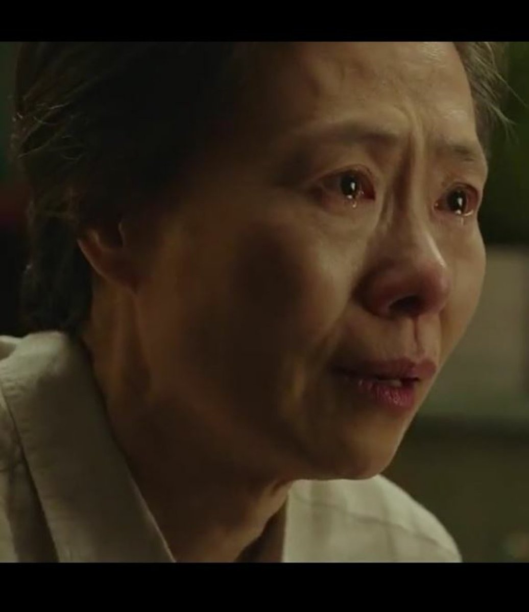 I knew she looked familiar! She was the actress who portrayed the mother in 'Along With The Gods'.

Can I just say I love love love her character in 'Search: WWW'. She's so good as that filthy rich woman who tries to control everything behind the scenes.
#YeSooJung #예수정