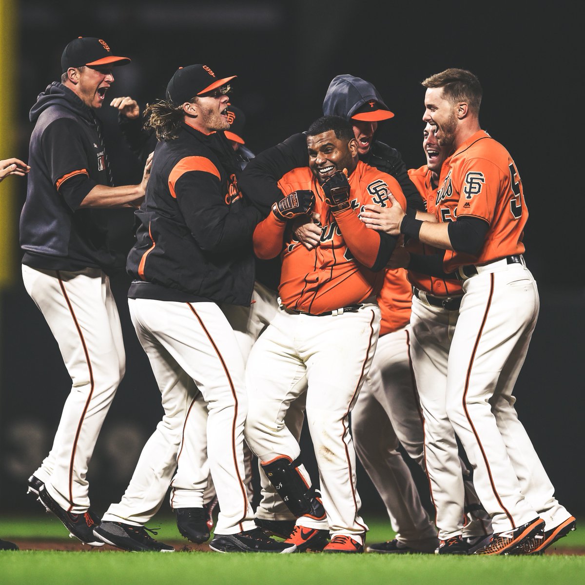MLB's tweet photo. 7 straight wins and here come the @SFGiants. https://t.co/PXdAvKGb32