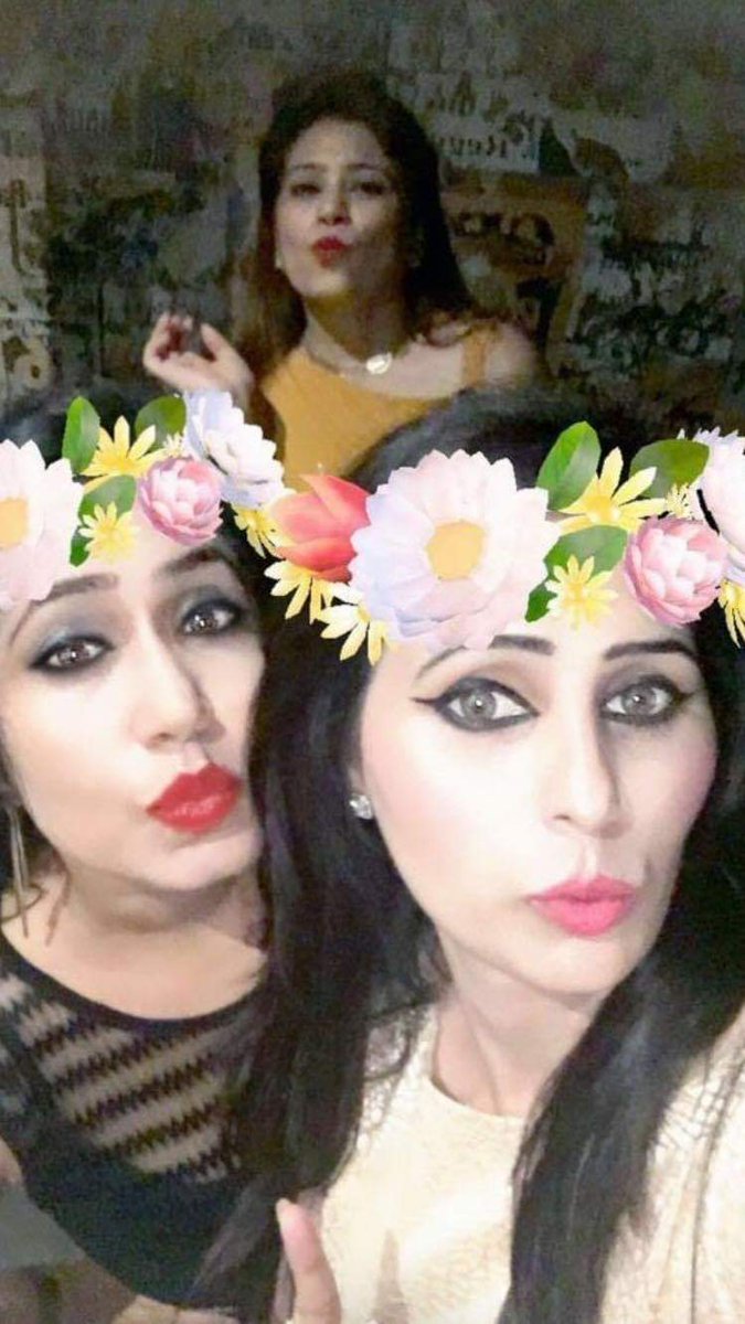 geetztandon's tweet photo. @MaybellineIndia My gorgeous girl #Reene whose winked eye liner is always catchyyy https://t.co/PeBCNABhnV