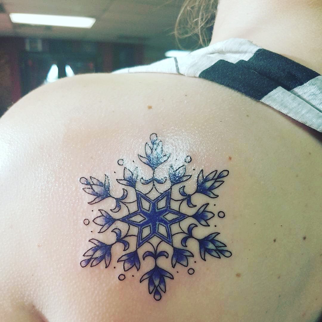 TiltedHaloPs44's tweet photo. #newink #newtattoo #freshink #snowflake #tattoo #inked #inkedlife #shoulder #stigmaink #tampa https://t.co/jV75MiXFCr