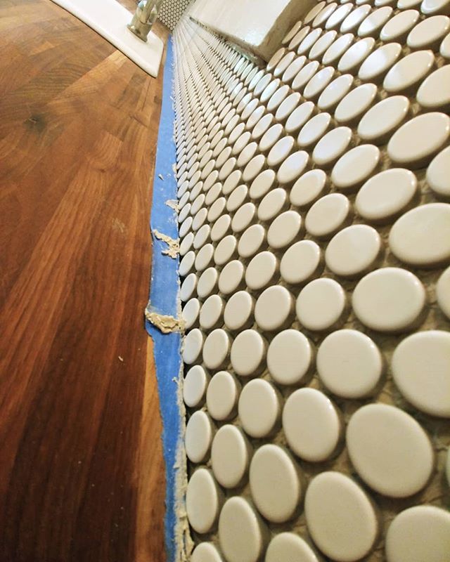 lovemotionstory's tweet image. Always pull up your blue tape when the thing is still wet! No, I didn't do this, but I had to fix it on the countertop I was finishing up installing. #latergram #kitchenremodel #butcherblockcountertop #tile #pennytile #queercarpenter ift.tt/2xWCAmD