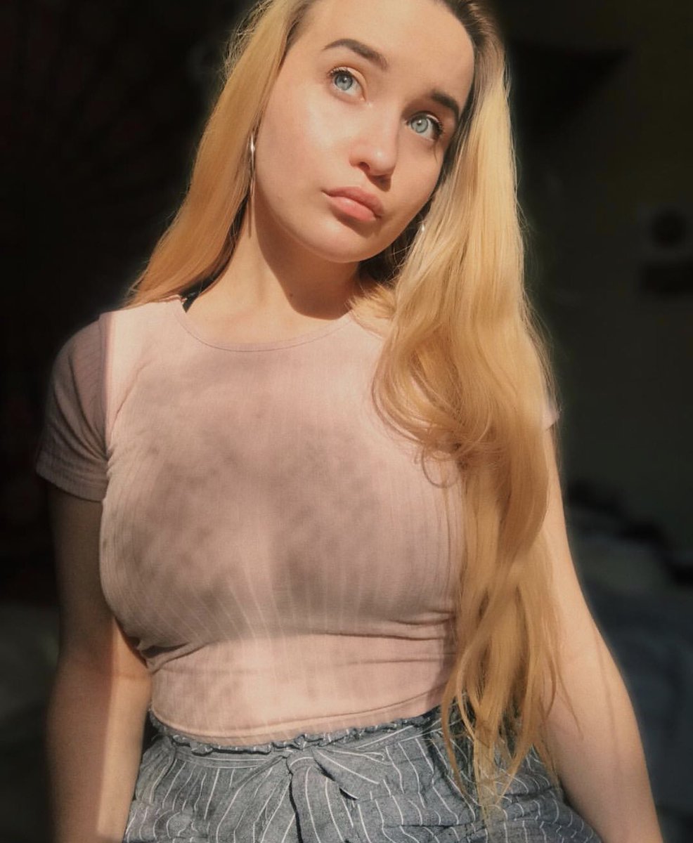 Greedy_Salem's tweet photo. No one will ever be a goddess like me. Fucking cash slaves. Who’s gonna buy my shoes? #goddess #findomme #greedy #cashslave #atmslave https://t.co/F4rpdQI8g5