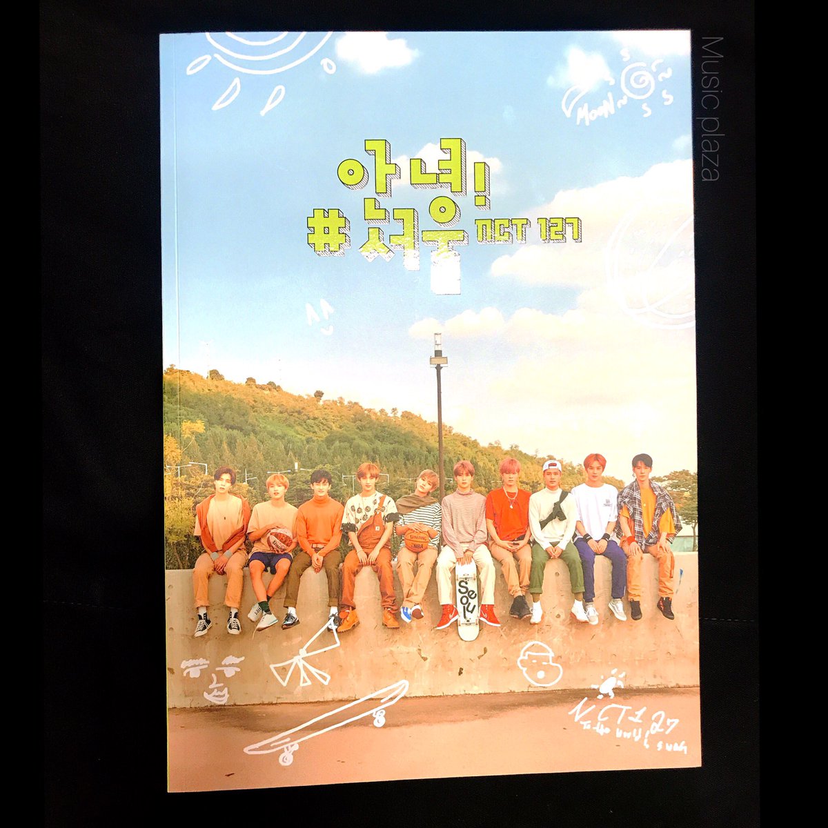 musicplaza_la's tweet photo. We’ve F.I.N.A.L.L.Y(!!) got Hello Seoul Photobook of NCT127!!!🎉🎉🎉🎉
With DVD, you can see NCT127 sweeties with BIG PHOTO BOOK!!!!💚
Check out in-store to get yours💕💕💕
#nct #nct127 #안녕서울 #helloseoulphotobook #helloseoul https://t.co/7k3iBX2JpW