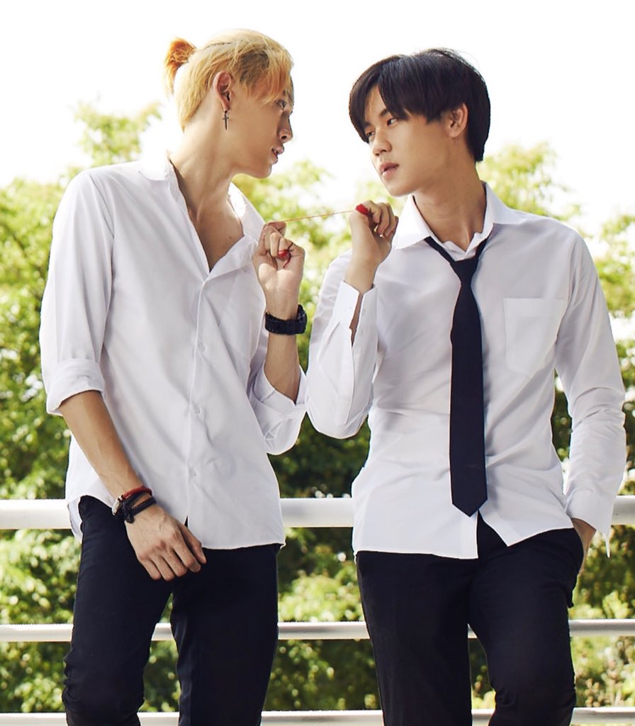 bb0un's tweet photo. อย่างเธอกับฉันอันที่จริง
เราก็มีหัวใจให้กัน
แล้วทำไมเธอกับฉัน
คอยขัดกันทุกทีเรื่อยไป
เธอก็เสือฉันก็สิงห์ทั้งที่จริงไม่มีอะไร
รักกันแต่ทำไมเป็นอย่างงี้
- ลิ้นกับฟัน : เบิร์ด ธงไชย
#UWMAseriesDay2 https://t.co/ogNSmTghnG