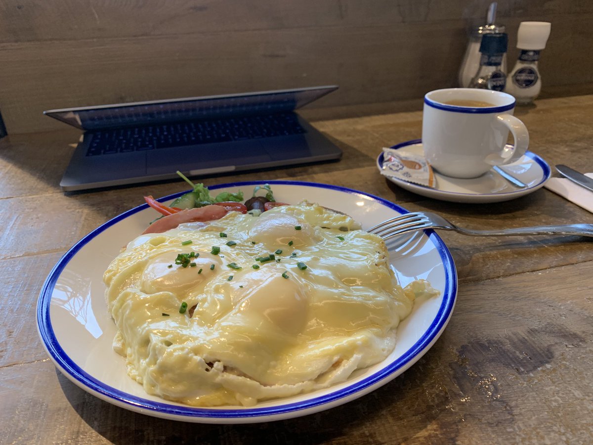 vanpupi's tweet photo. On my way to HQ #dutchBreakfast https://t.co/lE8d2Wh3oJ