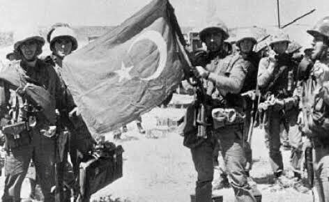 “CESURSAN GEL DE AL DEMİŞTİN! GELDİM. ALDIM. “
#BülentEcevit 

20 Temmuz  Kıbrıs Barış Harekatı'nın 45. yıldönümünde Eski Genel Başkanımız, Kıbrıs Fatihi Bülent Ecevit’i, Kıbrıs şehitlerimizi rahmetle, minnetle ve saygıyla anıyorum. #KıbrısBarışHarekatı