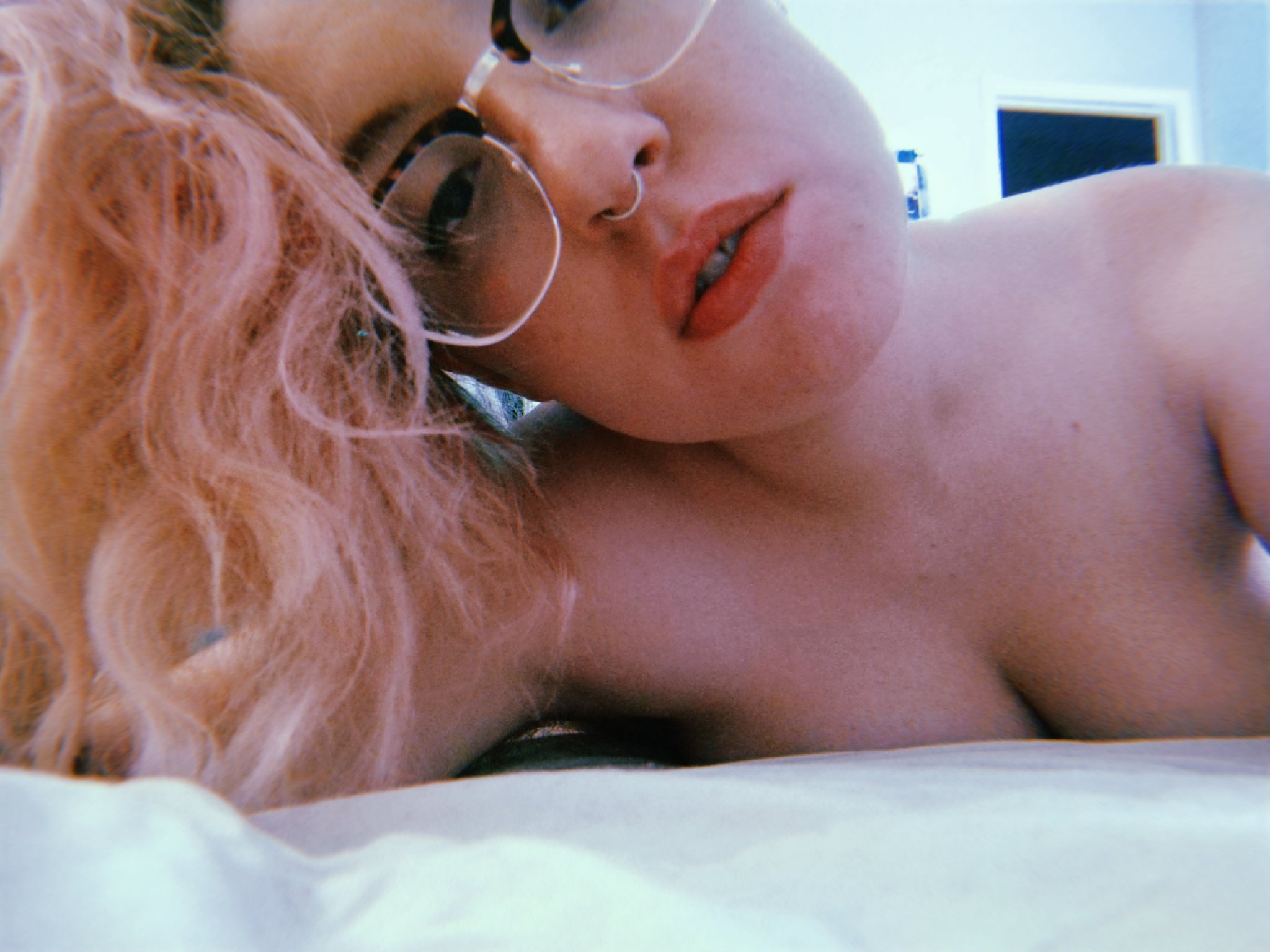 i'm hot, retweet https://t.co/jV5xaN3XG6