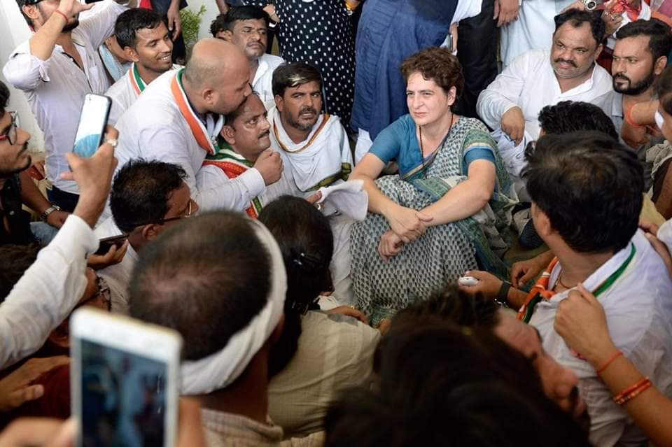 ASinghINC's tweet photo. अखिल भारतीय कांग्रेस कमेटी की महामंत्री श्रीमती प्रियंका गांधी को उत्तरप्रदेश सरकार द्वारा रोका जाना आजादी और अभिव्यक्ति पर भाजपाई संस्कृति का हमला है ।
सीधी और सिंगरौली के सभी कांग्रेस नेताओं और कार्यकर्ताओं से अपील है कि वे श्रीमती प्रियंका गांधी का समर्थन करने ��ुनार पंहुचें । https://t.co/Jz6Br947Uo