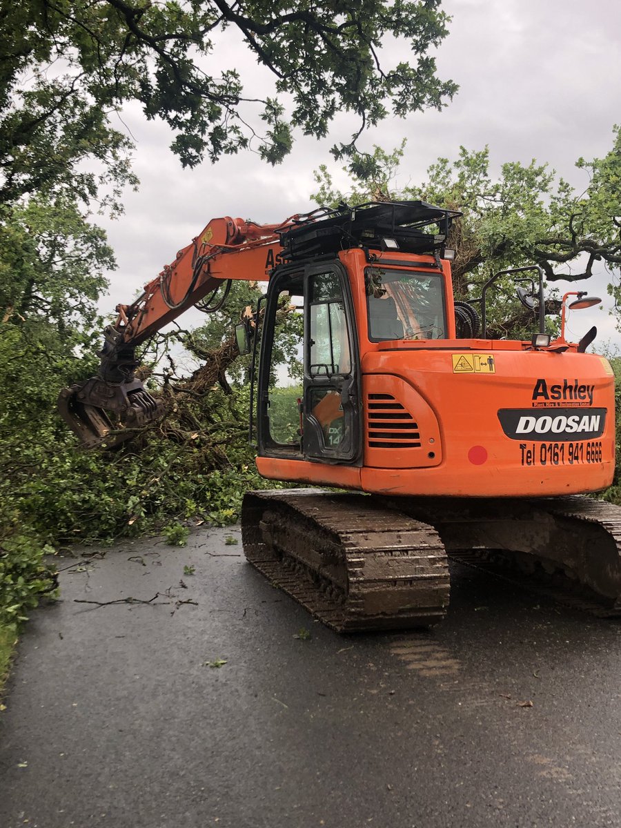 samfgdaniel's tweet image. A tornado hitting mobberley yesterday I did my bit yesterday for the community by clearing roads #mobberley @MENnewsdesk