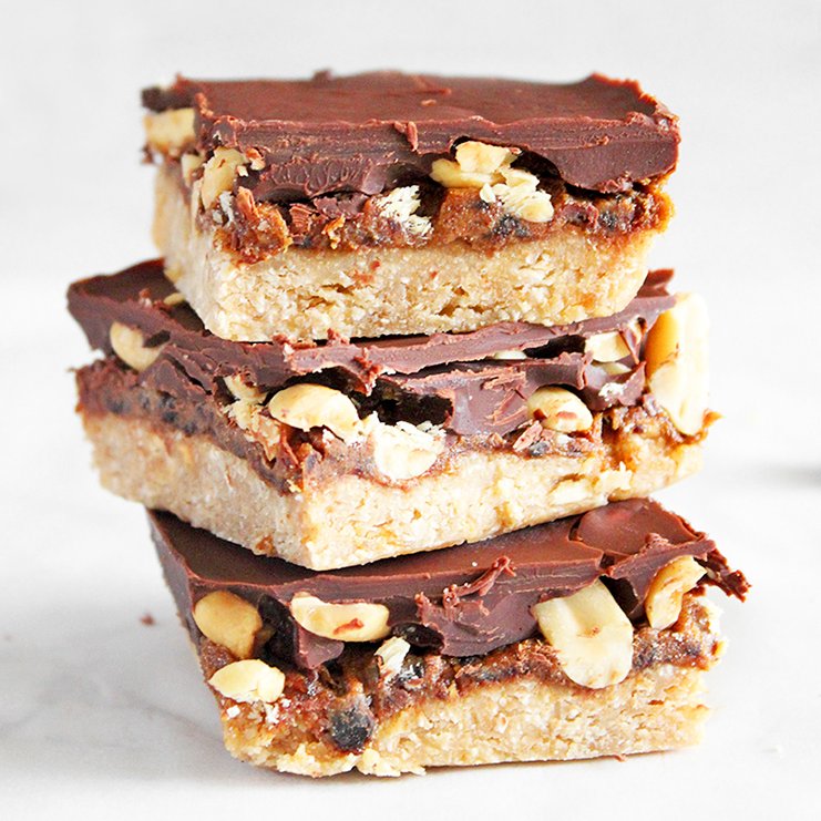 LemonThymeBlog's tweet photo. Raw Vegan Snickers Slice with a creamy peanut butter base, sweet + salty caramel, roasted peanuts + dark chocolate! Only 9 simple ingredients for this delicious raw treat! 😊 #snickerslice #vegandessert https://t.co/lEQIK9K5gq https://t.co/k79qYwtMsw