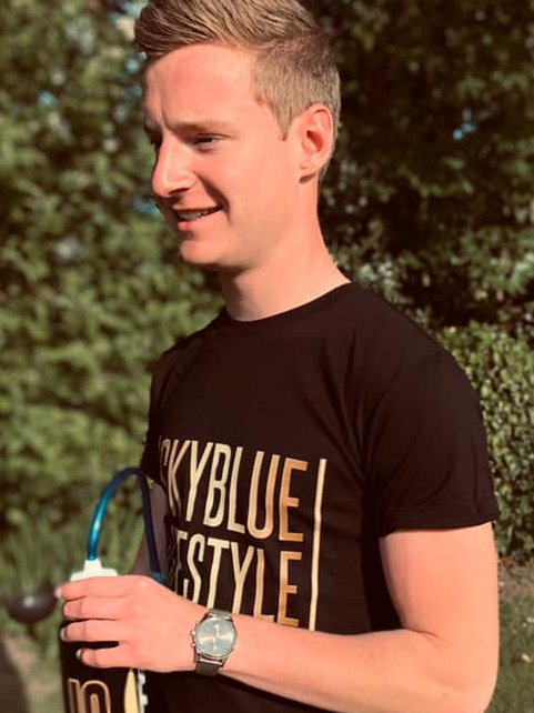 LaptopsNw's tweet photo. Next up..Snetterton..3/4 Aug..The title race is on and local Poulton-le-Fylde teenager @asmalley54 is well up for the challenge ! Go Adam !🏎️🏁🍾
#nwlaptops #weareginetta #GinettaGT5Challenge #Ginetta #BTCC #BritishGT #Snetterton #Poultonlefylde #Lytham #Poulton #Northwest #Lancs https://t.co/FrUygYWKyU